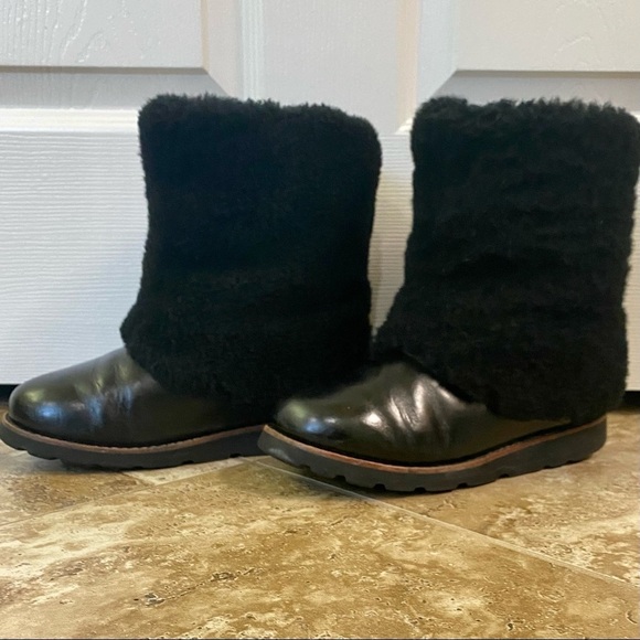 UGG CLASSIC II Sherpa w/leather Short Boots - Picture 11 of 13